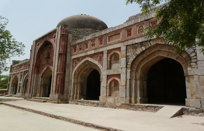 Haunted Places in Delhi - Jamali Kamali Tomb and Mosque