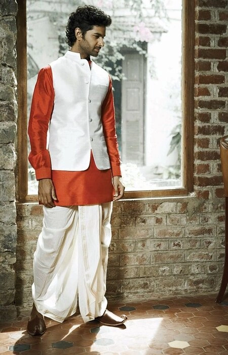 Nauvari style draping !! How to Wear Maharashtrian style saree draping !!  नवारी साड़ी पहनना सीखें - YouTube