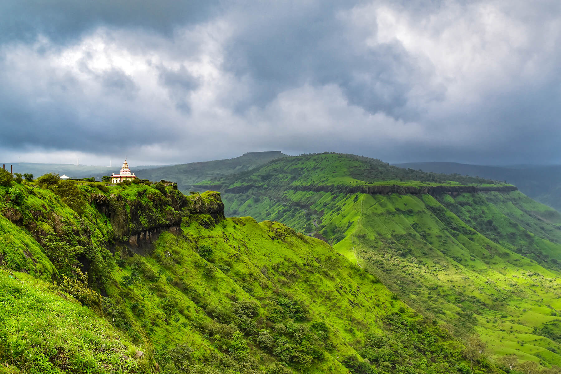 Best Places to Visit in Satara: All year guide Sajjangad Fort 