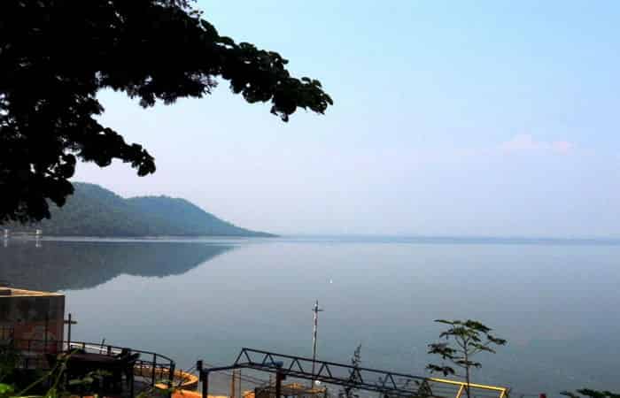 Top trekking Places Near Nagpur - Khindsi Lake, situated near Ramtek in the Nagpur district