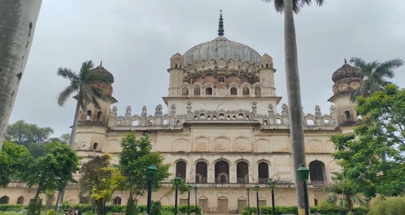 Places To Visit In Ayodhya-Bahu Begam Ka Maqbara
