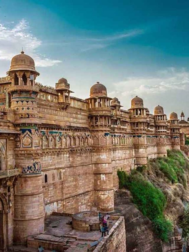 Best-Forts-of-India_1_11zon