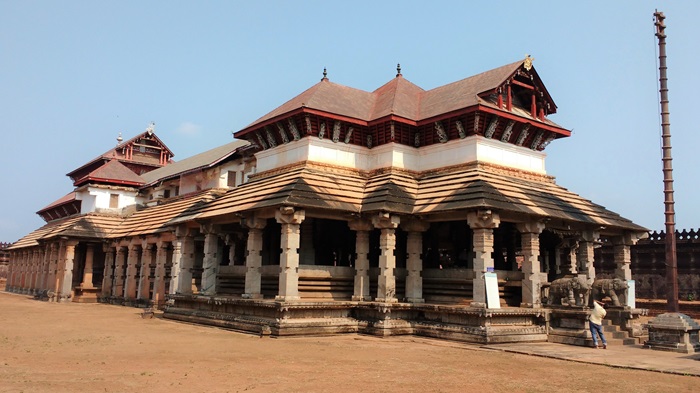 Saavira Kambada Basadi, Mangalore